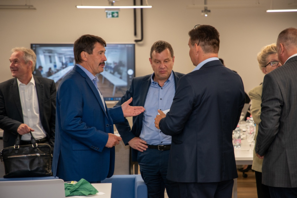 Egyre távolabb a klímacéloktól - a globális fenntarthatóságról és a geotermikus energiáról egyeztetett az E21